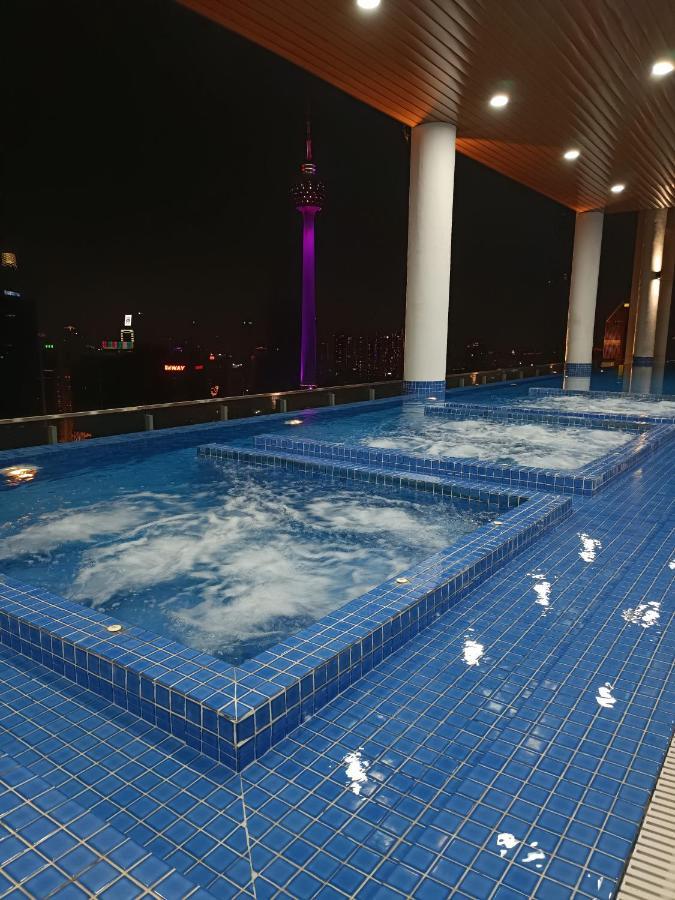 شقة Cl 29A Insta Klcc View & Infinity Pool كوالالمبور المظهر الخارجي الصورة