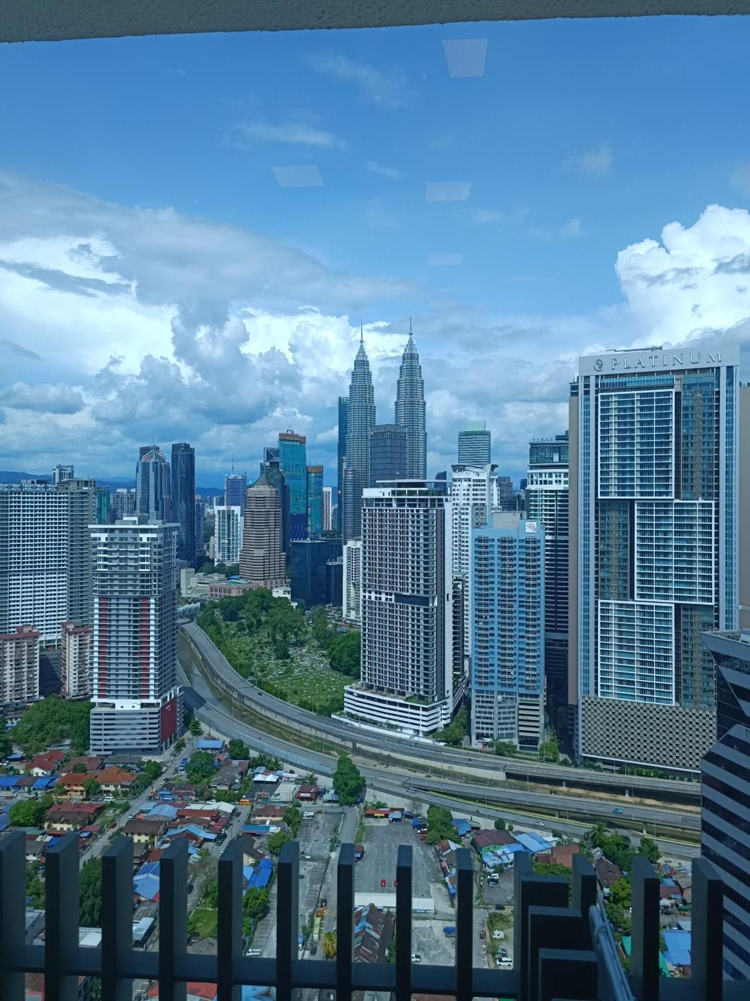 شقة Cl 29A Insta Klcc View & Infinity Pool كوالالمبور المظهر الخارجي الصورة